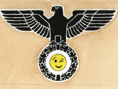 Staat und Recht, NS-Reichsadler und Zwinkersmiley
